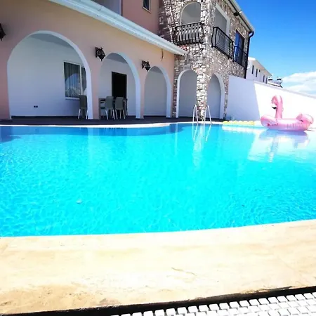 Stunning With Private Pool In Antalya 4* بيليك