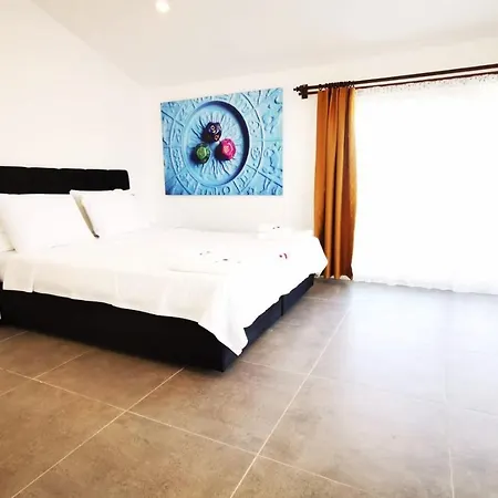 Stunning With Private Pool In Antalya 4*