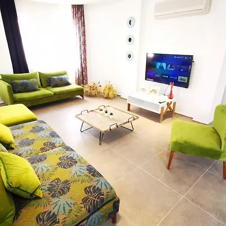 Stunning With Private Pool In Antalya 4*